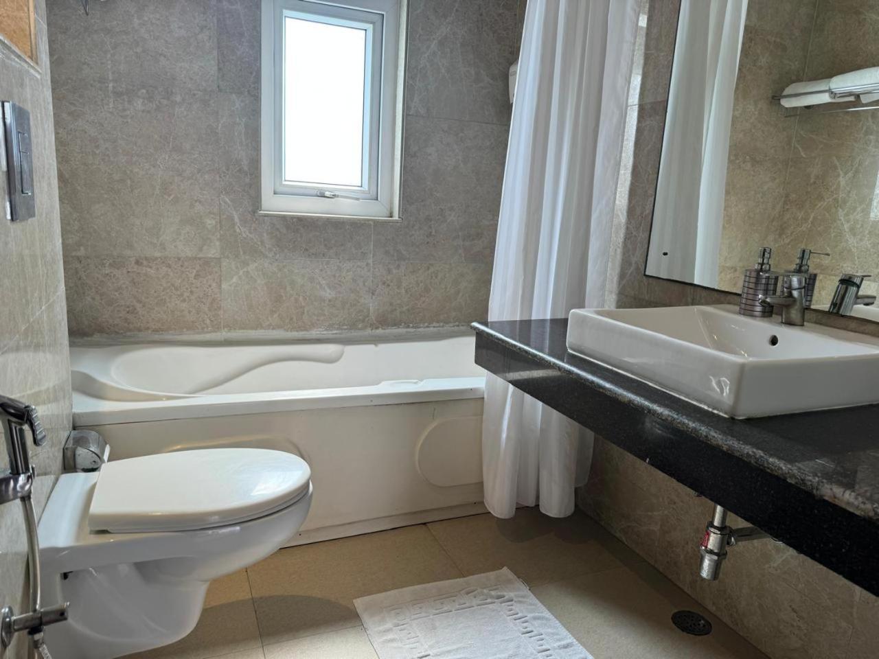 Ahuja Residency Noida Apartment Ngoại thất bức ảnh